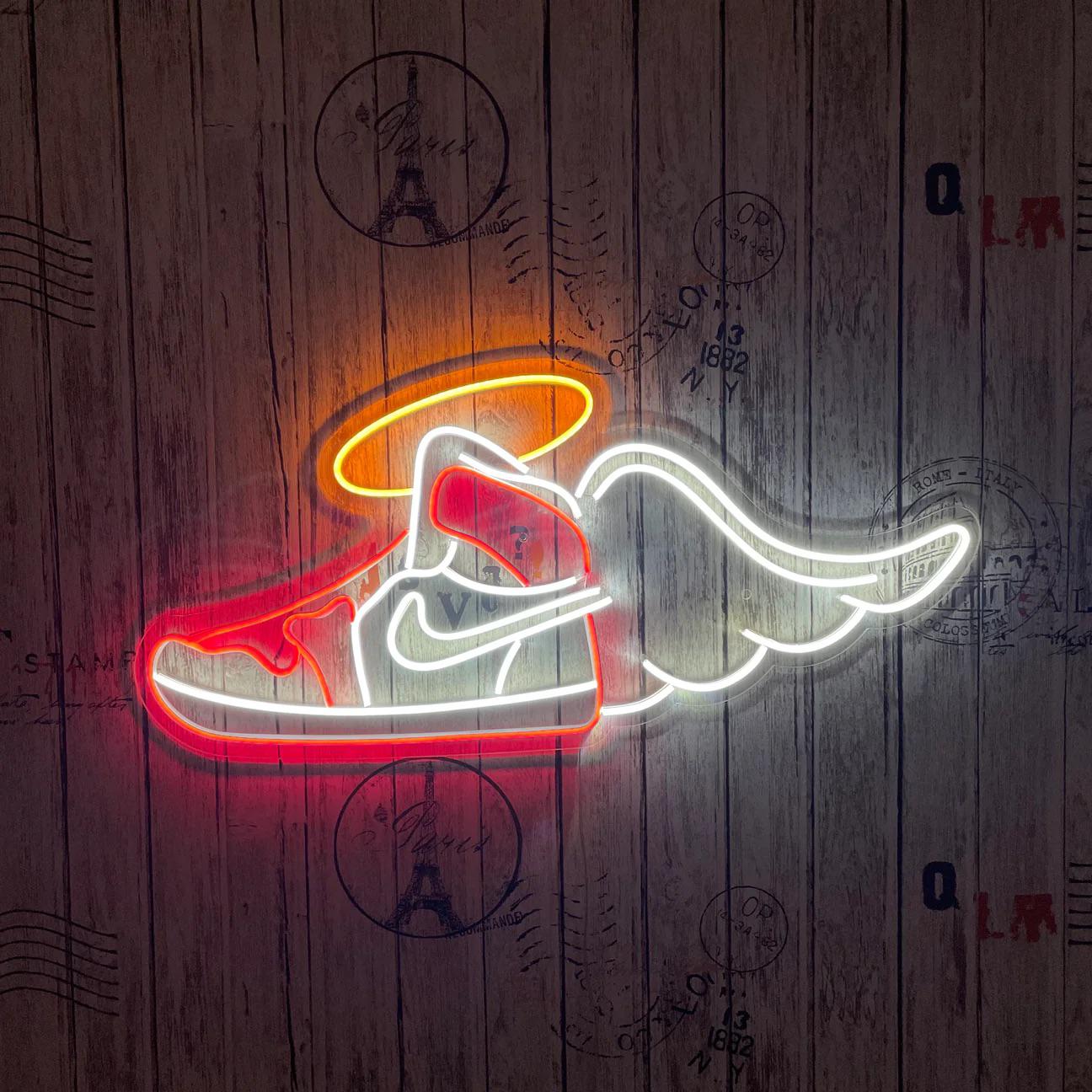 Scarpa con ali neon - Skizzografico